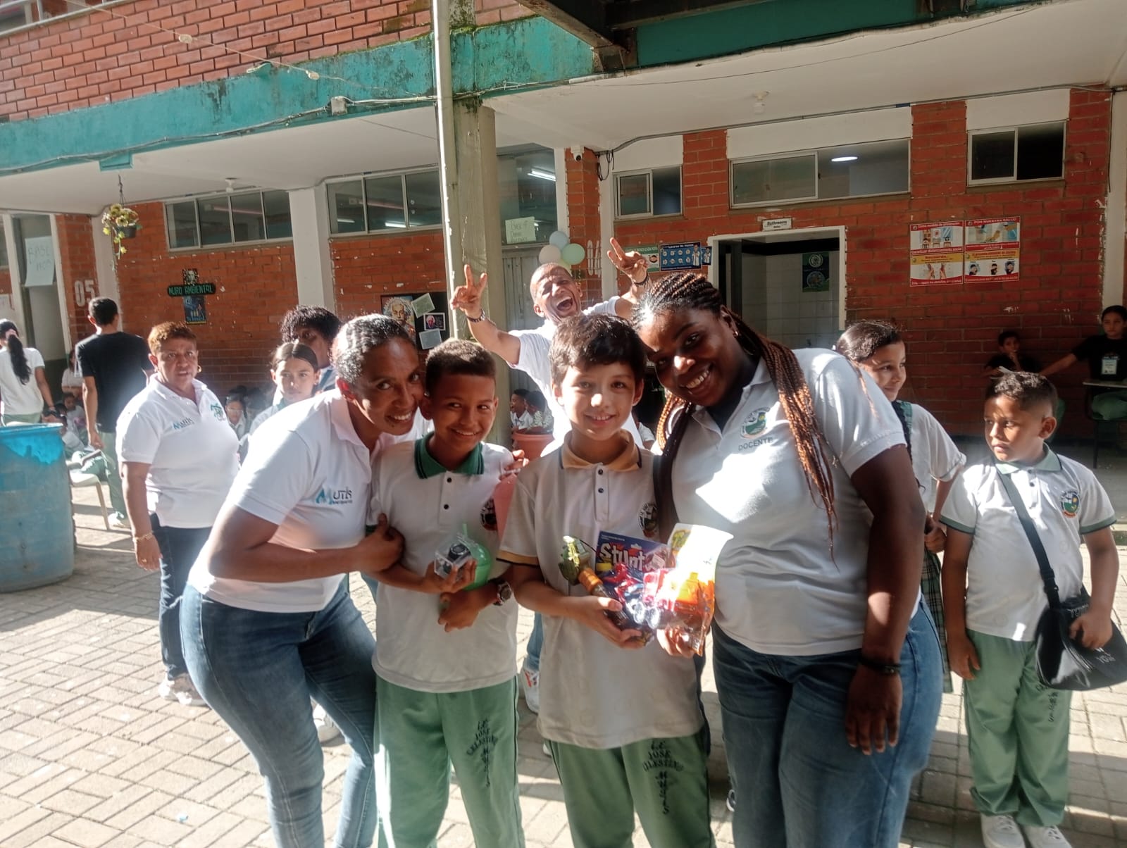 Docentes y estudiantes